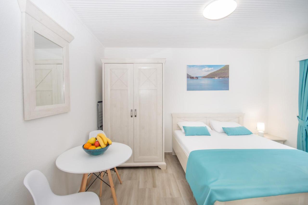 Seafront Apartment Котор Экстерьер фото